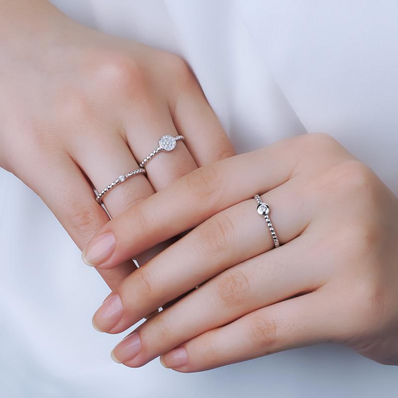 Pétite- Single Diamond Ring