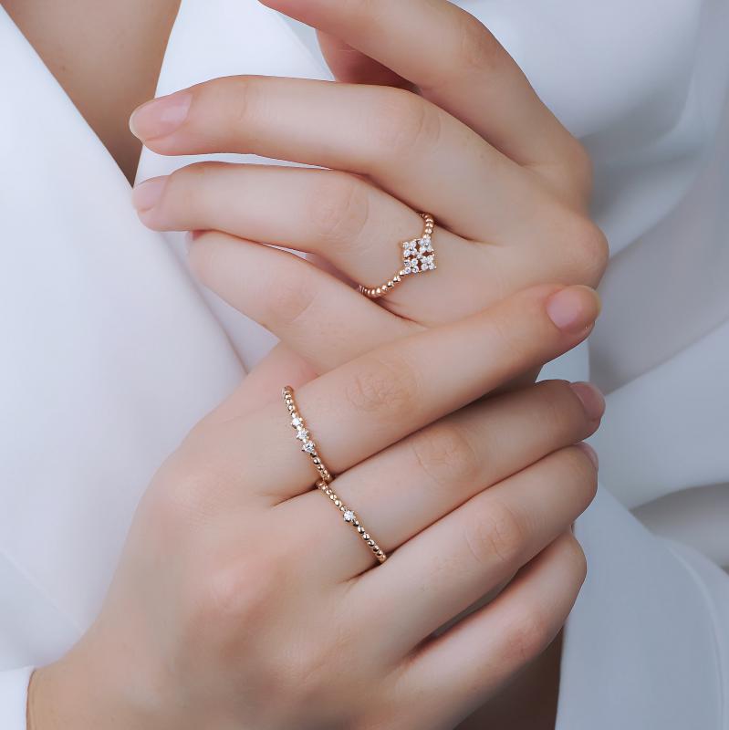 Pétite- Tria Diamond Ring