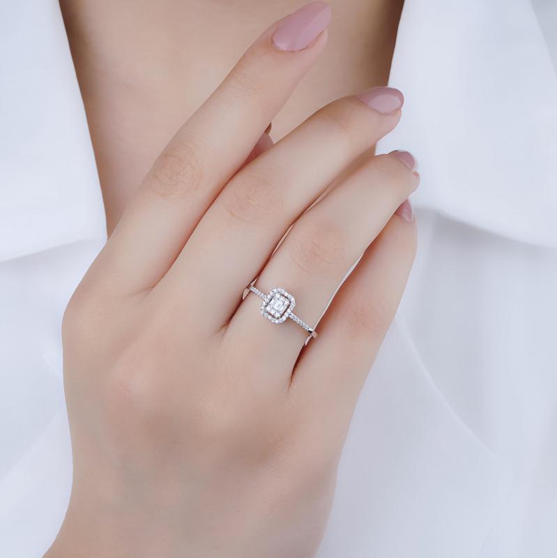 Baguette- ’Alice’ Diamond Ring