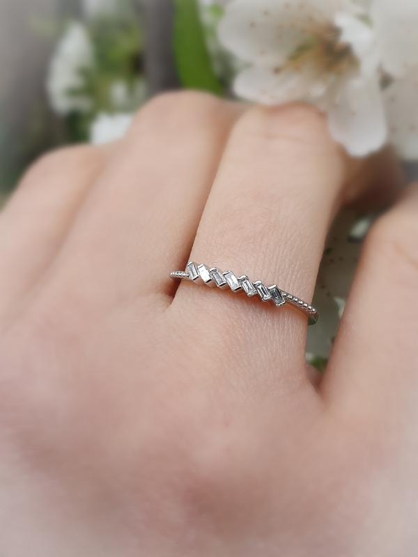 Baguette- Diamond Minimalist Ring