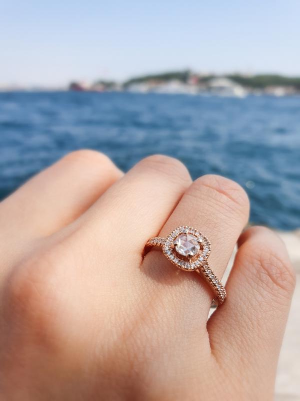 Pétite- Rosecut Diamond Engagement Ring ’Heart’