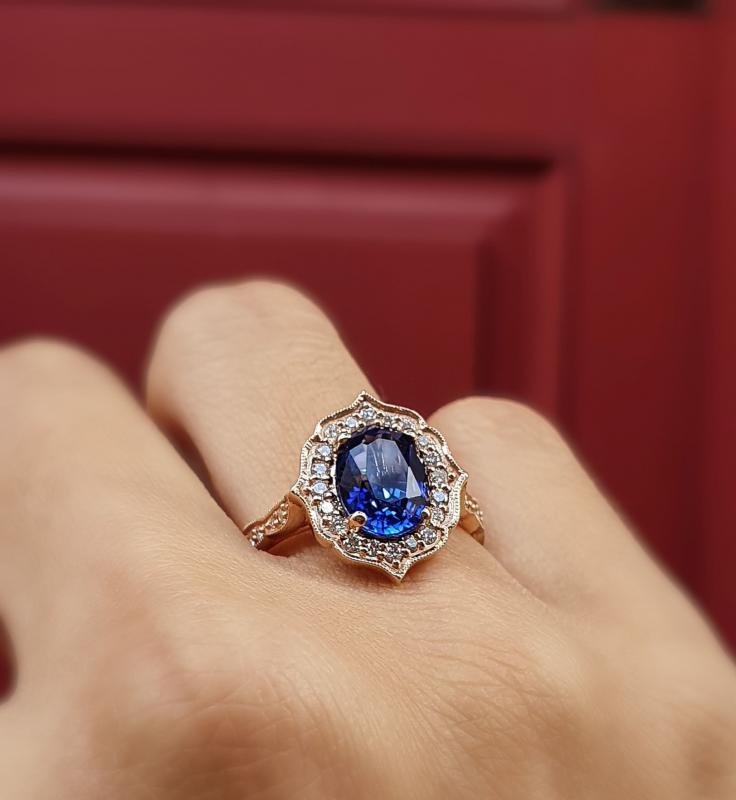 Pétite- Diamond And Sapphire Vintage Ring